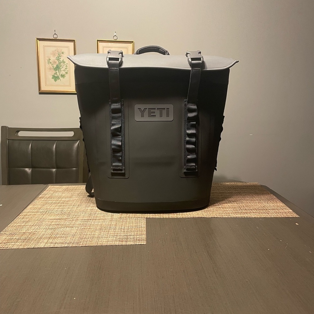 NWOT YETI Hopper M12 Soft Cooler Backpack
